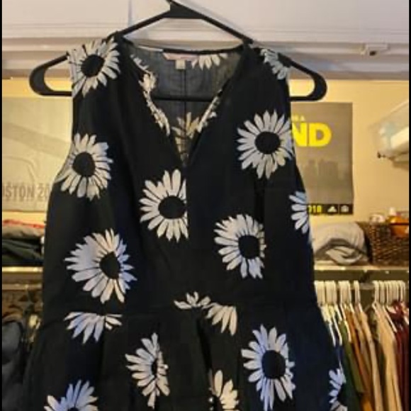 Black and white flower peplum tank - Picture 3 of 3